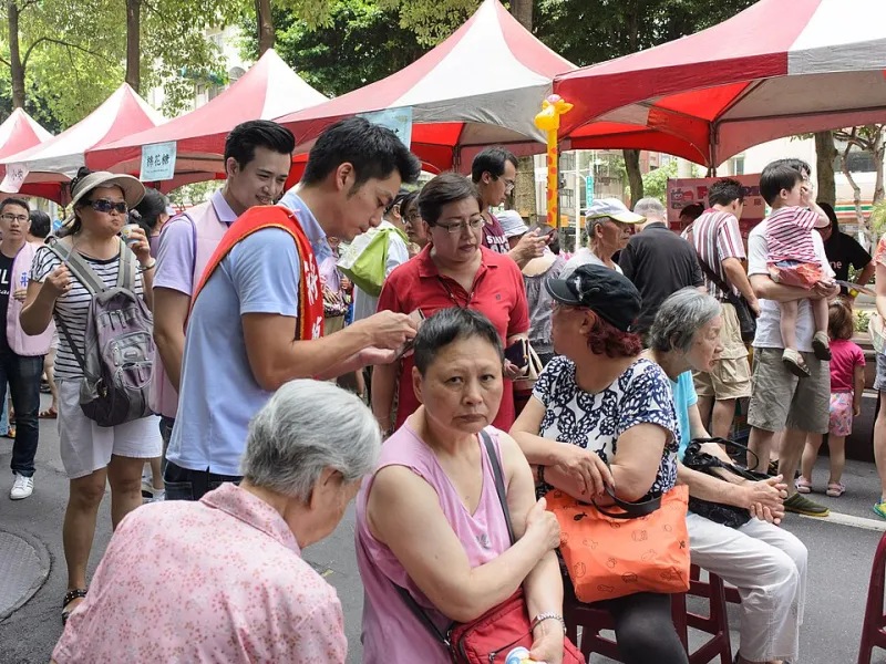 Beautiful Neighborhoods, Empty Lives: The Loneliness Nobody Talks About in 'Nice' Suburbs